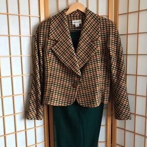 CLOSET CLEAR OUT!  Vintage 80s Cropped Wool Jacket